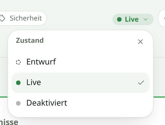 Die aufgeklappte Zustandspille im Kurskopf mit den Zuständen Entwurf, Live und Deaktiviert.