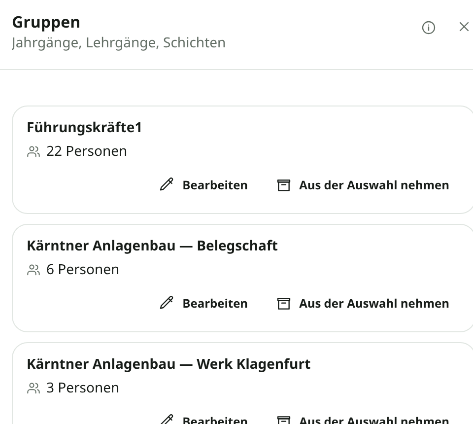 Der geöffnete Drawer „Gruppen" über der Nutzerliste, mit dem Bestand und dem Feld für eine neue Gruppe.